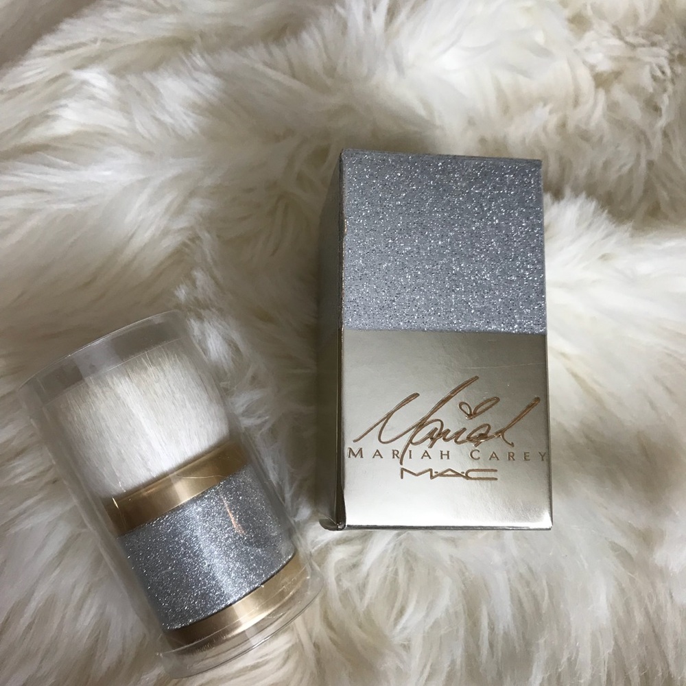 MARIAH CAREY X MAC buffing brush